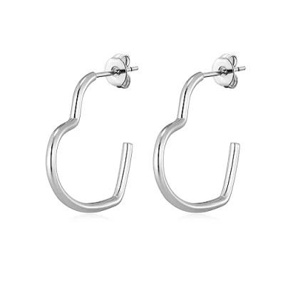 Imagen de Philip Jones Pendientes de aro chapados en plata con forma corazón, Chapado