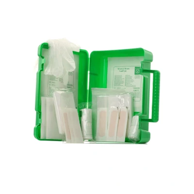 Imagen de CARCOMMERCE 61793 Kit de primeros auxilios para coche con maleta