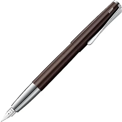 Imagen de Lamy studio Dark Brown Pluma estilográfica universal en elegante caja de metal dorada 14 quilates, parcialmente platino y trazo EF, incluye cartucho tinta T 10 azul