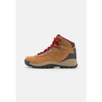 Imagen de Columbia Newton Ridge PLUS Waterproof Amped Zapatillas de senderismo, Mujer, Talla: 37, Elk/ mountain red Zapatos