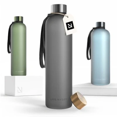 Imagen de LARS NYSØM Botella de Agua 1l deportiva Tritan ultraligera a prueba fugas, apta para el ácido carbónico 2 tapas incluidas (Ash Gray, 1000ml)
