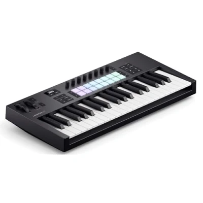 Imagen de Novation Launchkey 37 [MK4]: Controlador de teclado MIDI compacto, teclas, USB e integración DAW. Modos Chord y Scale, 8 pads percusión, arpegiador paquete software producción musical
