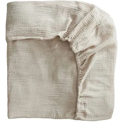 Imagen de Mushie Sábana Bajera para Cuna de Muselina Ajustable con Esquinas Elásticas 40x10x100 cm Transpirable &amp; Prelavado 100% Algodón Orgánico Bebés, Niños Pequeños, y Niñas Fog Medium