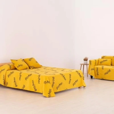 Imagen de BELUM Manta Plaid Harry Potter Extrasuave Tamaño: 230x270 Tejido: 60% algodón 40% poliéster Modelo: Hufflepuff Características: Antihumedad, Hipoalergénico, Anti ácaros e higiénico