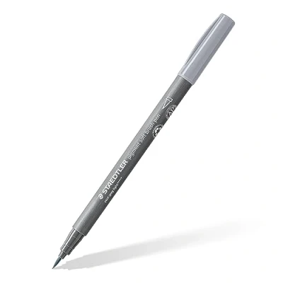Imagen de STAEDTLER Soft Brush Pen Pigment Arts, color gris claro frío,punta de pincel suave para ancho línea variable, resistente al agua, secado rápido, 10 rotuladores en estuche cartón, 372 870