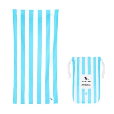 Imagen de Dock &amp; Bay Toalla de Playa Secado Rápido, Sin Arena Compacto, Ligero Materiales 100% Reciclados Incluye Funda Cabana Light Tulum Blue, Medium (130x70cm, 51x28)