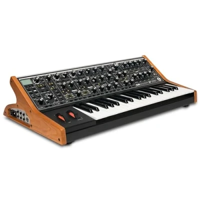 Imagen de MOOG Subsequent 37 Sintetizador analógico parafónico y teclado MIDI con teclas semicontrapesadas, ampli de auriculares, 256 presets editor software