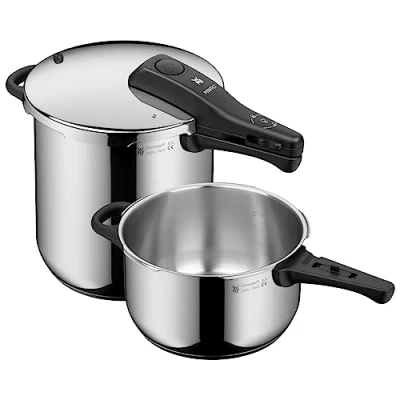 Imagen de WMF Perfect Set Olla Rápida Ø 22 cm de Diámetro 8 Litros y Medio + Cuerpo 4 Medio, Con Protección Contra Llamas, Acero Inoxidable Cromargan Apta para Inducción