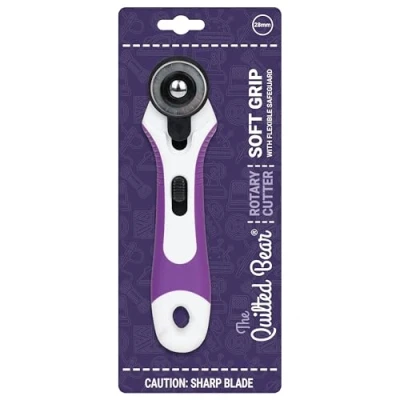 Imagen de The Quilted Bear cortador giratorio: giratorio ergonómico de agarre suave para tela con hoja corte afilada y sistema reemplazo fácil (cortador 28 mm)