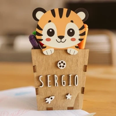 Imagen de WONDEE Vintiun Regalos Cumpleaños Niños Colegio, Portalapices/Lapiceros para Escritorio Infantil Personalizado de Tigre, Personalizados Originales y Niñas 3,4,5,6,7,8,9 años