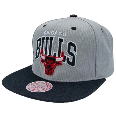 Imagen de Mitchell &amp; Ness Team Arch NBA Snapback Chicago Bulls, color gris/negro, gris