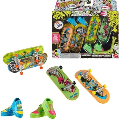 Imagen de Hot Wheels Skate™ Conjunto Calaveras de neón, cuatro tablas “fingerboard y zapatillas para montar en monopatín intercambiables inspiradas los diseños Tony Hawk