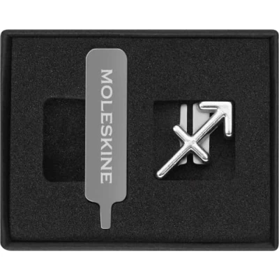 Imagen de Moleskine Pin para Cuaderno o Agenda Sagitario, Símbolo del Zodiaco, Cierre Elástico Personalizable, Idea Regalo, Color Plata