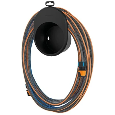 Imagen de Fiskars Set de mangueras, Con 2 conexiones manguera y soporte pared, Tamaño universal, Nivel resistencia a la torsión 4 (de 5), 15 m, Ø 1,3 cm (1/2&#039;&#039;), 2,05 kg, Negro/naranja/azul, 1027678