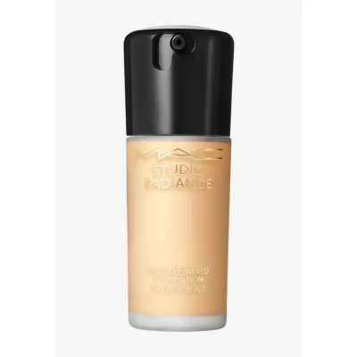 Imagen de MAC Studio Radiance Serum Powered Base de maquillaje NC20 30 ml