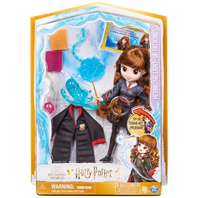 Imagen de WIZARDING WORLD HARRY POTTER MUÑECA Hermione GRANGER Luminosa 20 cm Figura de con Patronus, 7 Accesorios y Túnica Hogwarts 6063882 Juguetes Niños 5 Años +