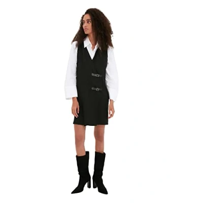 Imagen de Trendyol Vestido Tejido con Cuello en V Regular para Mujer, Negro, 53