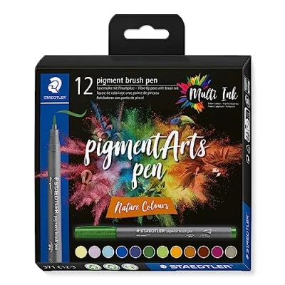 Imagen de STAEDTLER Brush Pen Pigment Arts, colores naturales, punta de pincel para ancho línea variable, resistente al agua, 12 rotuladores en naturales surtidos estuche cartón, 371 C12 3