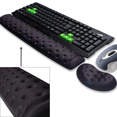 Imagen de BRILA Juego de cojín espuma viscoelástica para mouse y teclado reposamuñecas computadora, computadora portátil, juegos PC, diseño agujeros masaje (paquete negro)