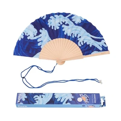Imagen de Fisura Abanico original con estampado de olas. madera moderno y colorido. Ventilador mano azul. Colgador incluido. Medidas: 42,5 x 23 cm