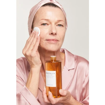 Imagen de SKIN1004 Centella Asiatica Toning Toner 13.52 oz (400 ml) Extract 84% Solución diaria de cuidado la piel para acné sensible a