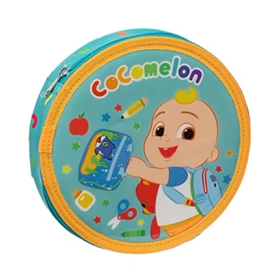 Imagen de Safta COCOMELON Back to Class Plumier Redondo, con 18 Piezas, Fácil Limpieza, Estuche Infantil, Niño, Ideal para Niños, Cómodo y Versátil, Calidad Resistencia, 21x3.5 cm, Color Azul claro