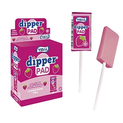 Imagen de Vidal Golosinas. Dipper Pad. Caramelo masticable con palo sabor fresa y color rosa. Estuche de 100 uds.