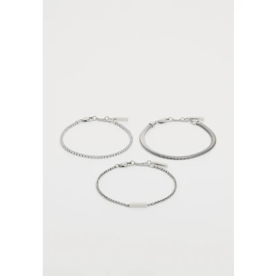 Imagen de Calvin Klein Set de 3 Pulseras para Mujer Colección CK TRIO en Acero Inoxidable con Cristales 35000796
