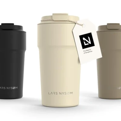 Imagen de LARS NYSØM Taza térmica café para llevar Termo de 0,5 litros con aislante Travel mug acero inoxidable a prueba fugas el y té (Almond Beige, 500ml)