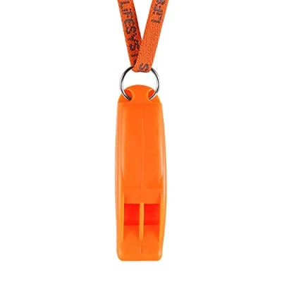 Imagen de Silbato de emergencia Safety con cordón Lifesystems para actividades al aire libre, montañismo, deportes náuticos y señalización