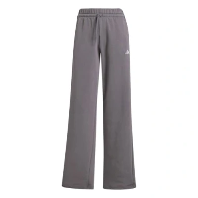 Imagen de adidas Mujer Essentials Small Logo Feel Cozy Open HEM Pants, Grey strata/White, M