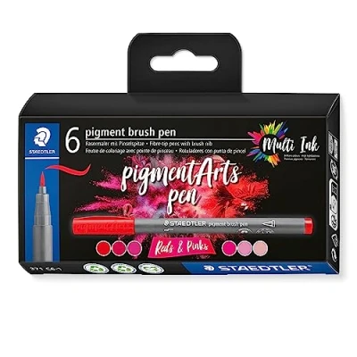 Imagen de STAEDTLER Brush Pen Pigment Arts, &quot;Reds &amp; Pinks&quot;, tinta pigmentada premium, punta de pincel para ancho línea variable, resistente al agua, 6 rotuladores en estuche cartón, 371 C6 1