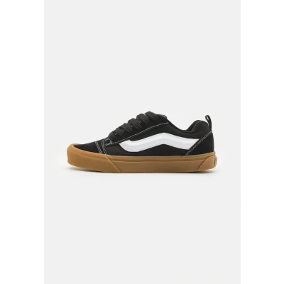 Imagen de Zapatillas Vans negras para hombre. 39
