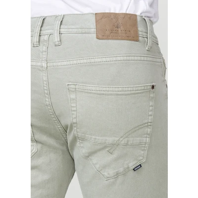 Imagen de Pantalón largo straigth regular fit con Cinco bolsillos y uno cerillero de color Verde para Hombre