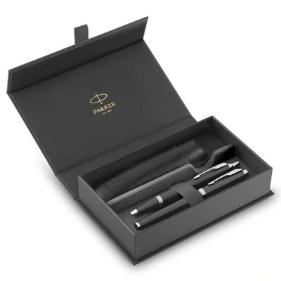 Imagen de Parker Set de regalo IM Duo Pen, Pluma estilográfica, bolígrafo y estuche, Acabado lacado negro con adornos cromados, Punta media, Recargas tinta azul, Idea regalos graduación