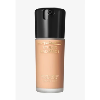 Imagen de MAC Studio Radiance Serum Powered Base de maquillaje NW25 30 ml