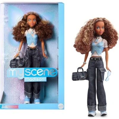 Imagen de Barbie Signature My Scene Madison Muñeca y Accesorios, Conjunto Inspirado en los años 2000 con un Top de Mariposas, Pantalones Cargo Bolso Tela Vaquera, Incluye Soporte para la muñeca, HYC18