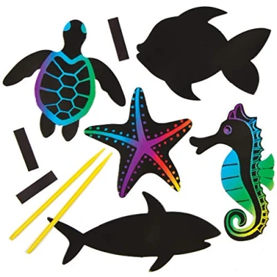 Imagen de Baker Ross Kits de imanes frigorífico para rascar con animales marinos que los niños pueden crear, personalizar y exhibir como manualidades scratch art veraniegas (pack 12).