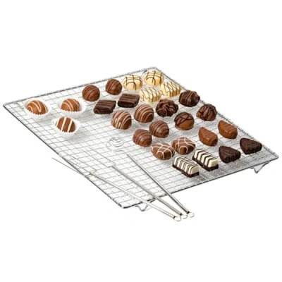 Imagen de Westmark Set para decoración de bombones, 4 piezas, 2 tenedores praliné,1 espiral rejilla goteo, Incl. Libro recetas, Acero/acero inoxidable, Plateado, 31472260