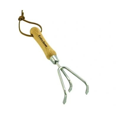 Imagen de Kent &amp; Stowe Cultivador de 3 púas Acero Inoxidable para Suelos Duros, rastrillo jardín con Mango Madera, tamaño: 28 cm