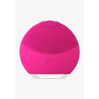 Imagen de Foreo Cepillo Luna Mini 2, Accesorio De Viaje, Masajeador Eléctrico, Skin Care Para Todo Tipo Pieles, Limpiador Facial Silicona, Fuchsia