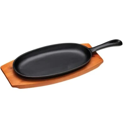 Imagen de KitchenCraft World of Flavours Sizzle Platter, sartén de hierro fundido y soporte madera, plato caliente con mango, 34,5 x 13 2,5 cm 28 14,5 1,5 cm, 1 juego