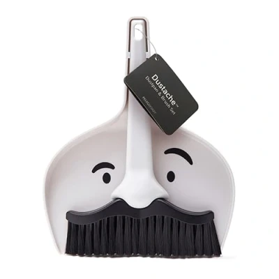 Imagen de Peleg Design Dustache Set de Recogedor y Cepillo con Estilo Bigote Compacto Portátil para Mesas, Escritorios, Coches, Mascotas Niños