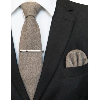 Imagen de JEMYGINS Conjunto de Corbata Lana Cachemira y Pañuelo con Pinza para Hombre Marrón sin rayas