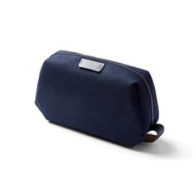 Imagen de Bellroy Toiletry Kit, Neceser de Tejido Impermeable para Viaje (cosméticos, Perfume, Kit Afeitado, Peine, Cepillo Dientes) Navy