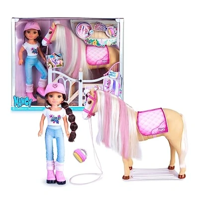 Imagen de Nancy Un día con su Caballo, muñeca Fashion articulada y Accesorios de Cuidado, Cepillo Esponja Que Cambia el Color del Pelo la Crin, niños niñas a Partir 3 años, Famosa (NAC49000)