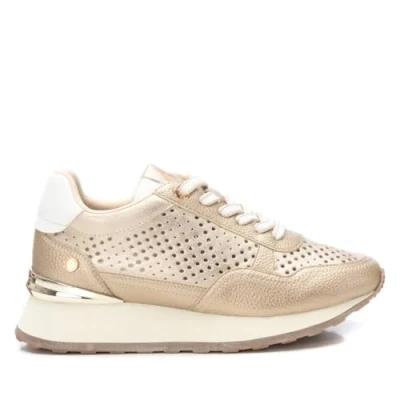 Imagen de XTI Zapatilla Mujer Oro Calzado Cómodo y Versátil Moda Casual Modelo 14377901 (Talla 38)