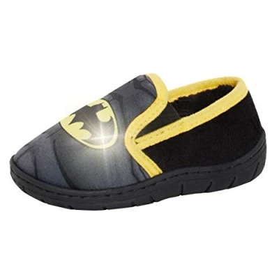 Imagen de DC Comics Pantuflas de Batman para niños con luz intermitente forro polar cálido casa, color, talla 31 EU