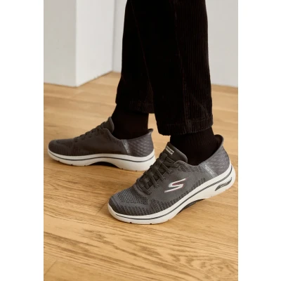 Imagen de Skechers Performance GO WALK ARCH FIT 2.0 Zapatillas para caminar, Hombre, Talla: 42, Charcoal/red Zapatos