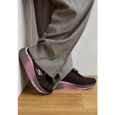 Imagen de Skechers Performance MAX Cushioning Elite 2.0 Zapatillas de running neutras black/mauve, Mujer, Talla: 37, Black/mauve Zapatos